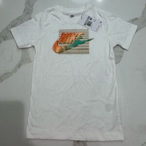 NWT. Kids Nike t-shirt size XS